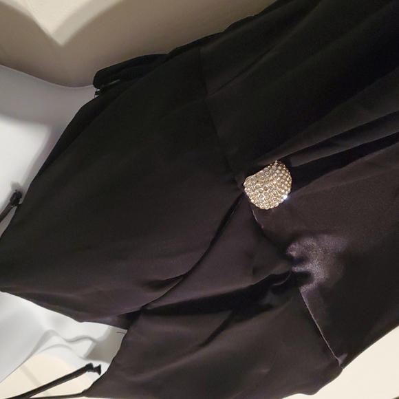 Let's Fashion Evening Grown - Picture 9 of 13